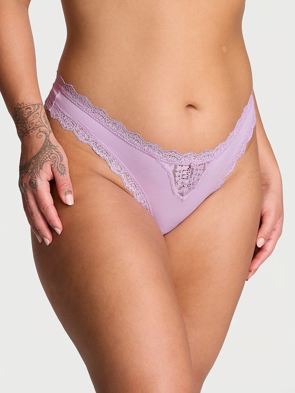 Victoria's Secret Altra biancheria intima: String Lila Victoria's secret lace trim – Nuovo (secondo la descrizione) da Cortaillod venduto da ben_y6zr