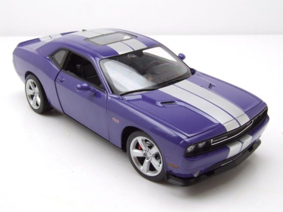 Dodge Modellini d'auto: Dodge Challenger SRT Phase I 2008-2014 violett met./ silber – Nuovo e nell'imballaggio originale da Gerlafingen venduto da espero88 5