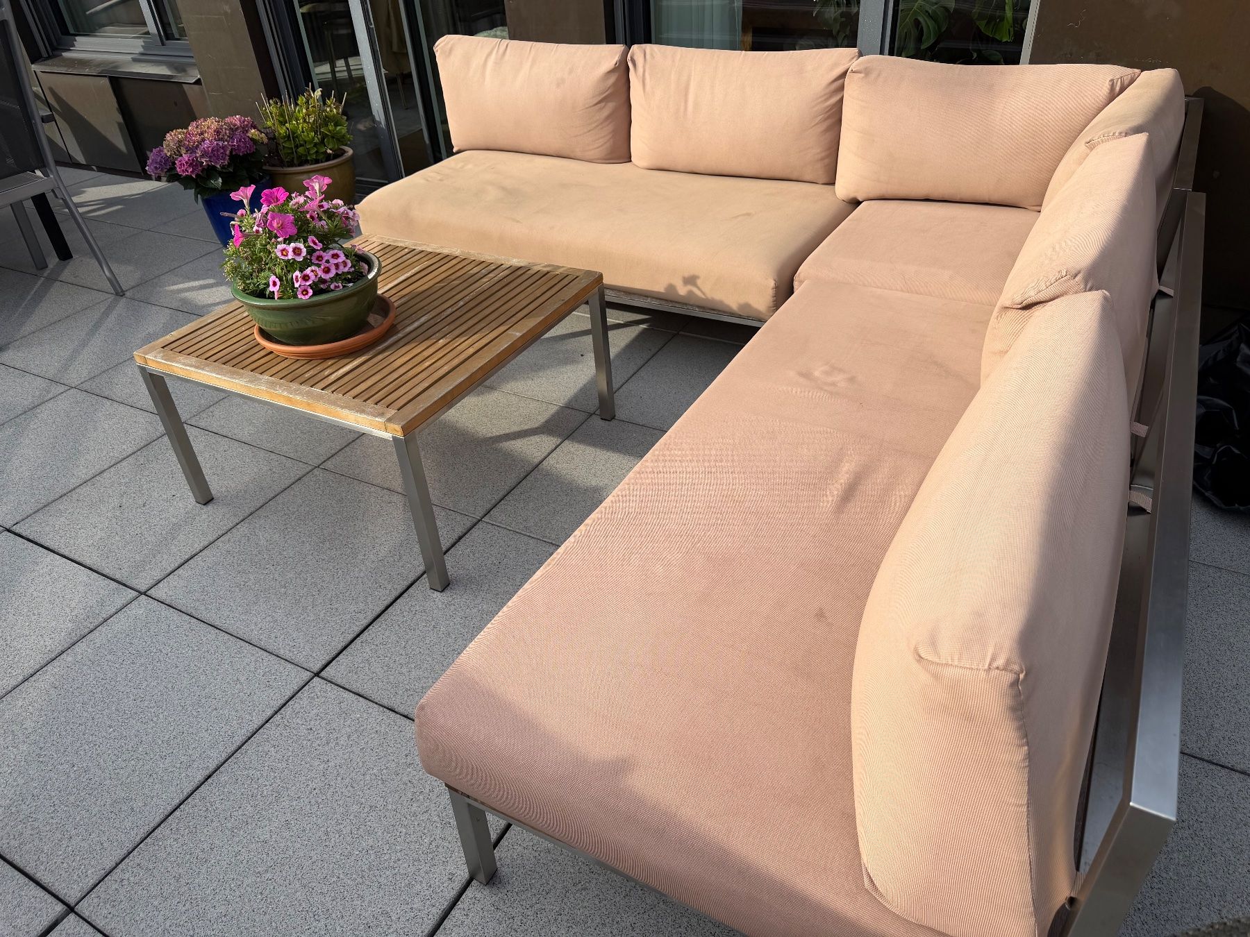 Divani: Garten-Lounge inkl.Tisch – Usato da Zürich venduto da eli_8ddh