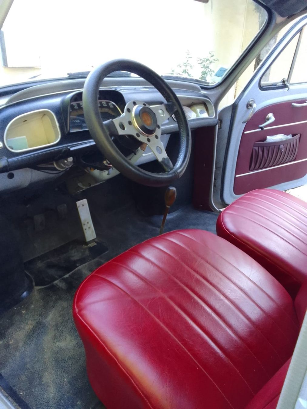 Renault Automobili: Renault Dauphine Export – Usato da Confignon venduto da morisbtz 4