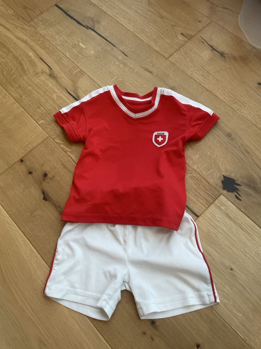 Trainer, Turnhosen & -trikots: Fussballdress Schweiz – Gebraucht aus Hirschthal von Schnugel10