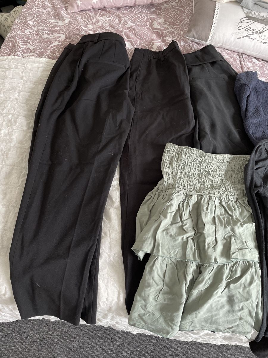 Lotti & Set di vestiti: Mädchen Kleiderpaket Grösse S – Usato da Niederuzwil venduto da Bachi73