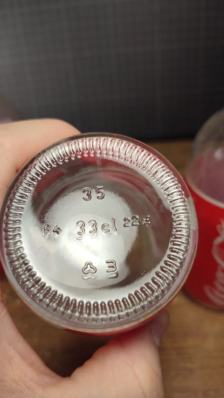 Bottiglie: 4 Wunderschöne alte COCA-COLA FLASCHEN 1984 – Usato da Gelterkinden venduto da MYSTOREFORYOU4460 1