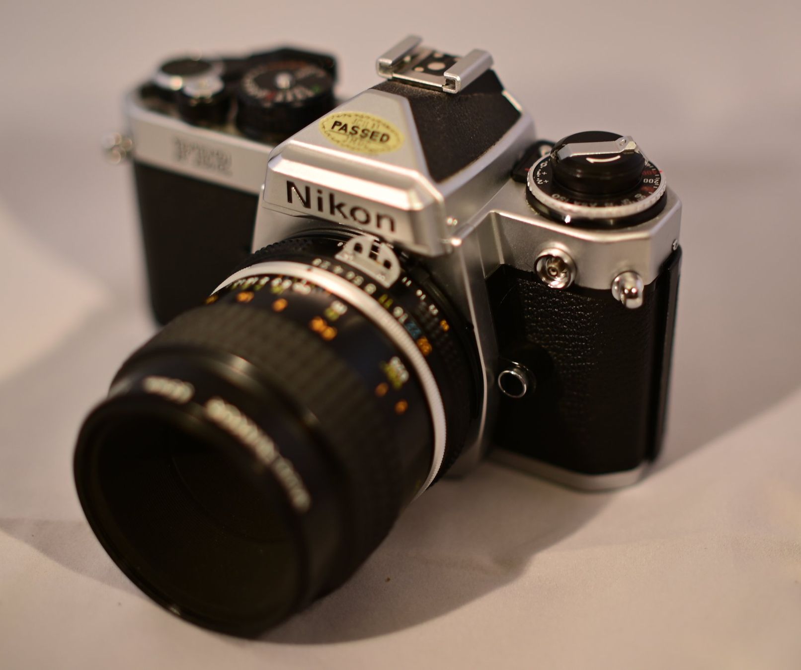 Nikon Appareil photo: Nikon FE2 mit Objektiv – D'occasion à Uster par Stoessda 1