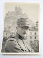 Alte Fotografie Offizier mit Uniform und Schloss R3