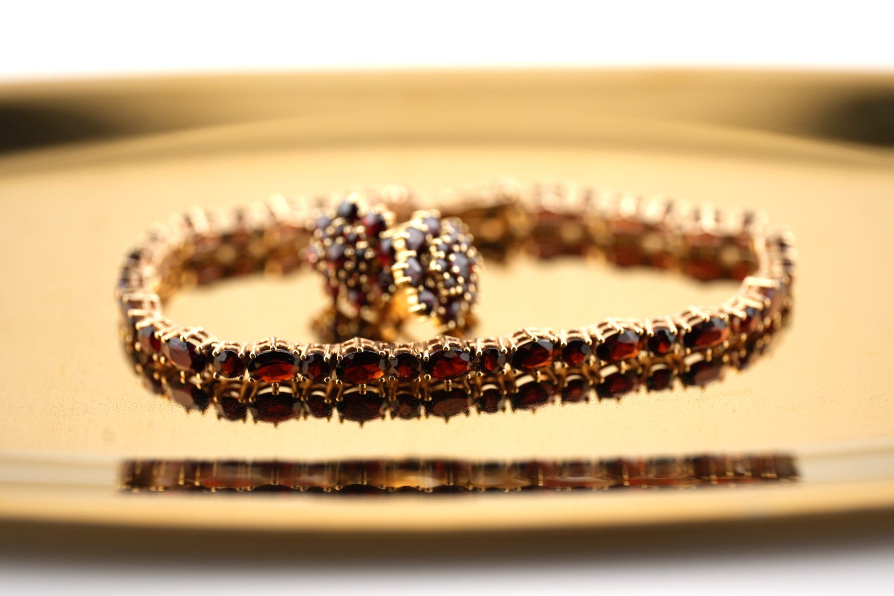 Armbänder & -reifen: Goldschmuckset 14K Granat Steinen – Gebraucht aus Basel von Vip24