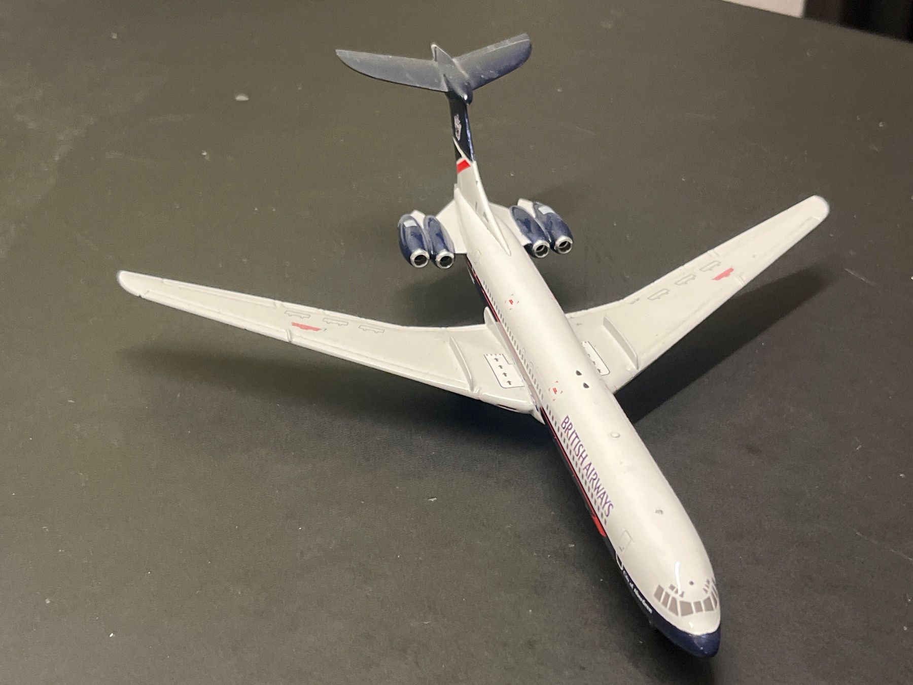 Kit di modellismo & Modellini statici: Vickers VC 10 Super, British Airways 1:200 – Nuovo (secondo la descrizione) da Rombach venduto da wal_xxr7 1
