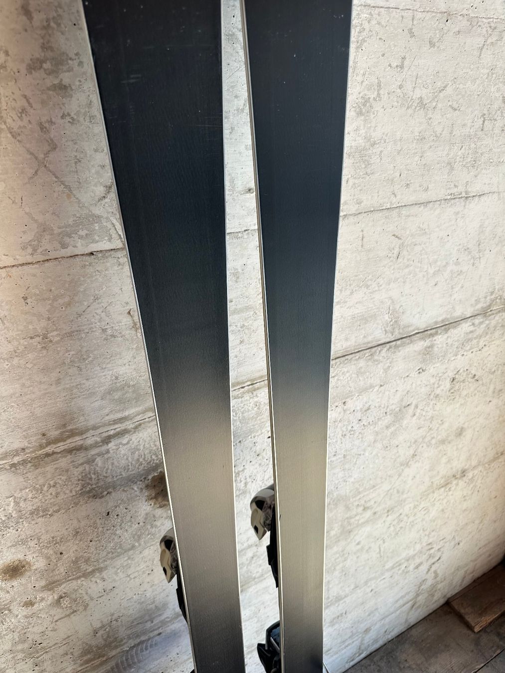 Völkl Skis: Völkl Flair SC Ski 165CM – Gebraucht aus Emmenbrücke von karkarkar 4