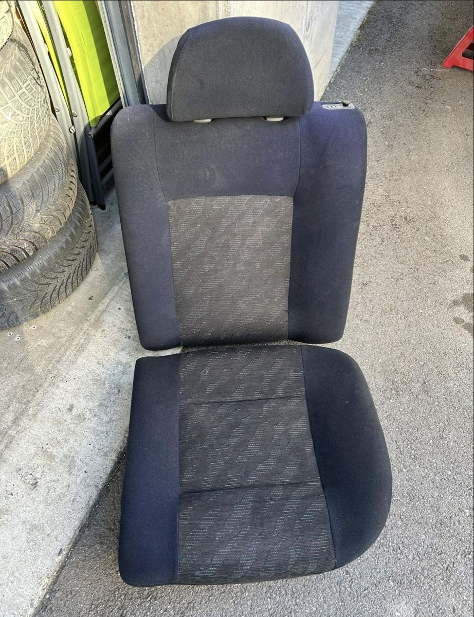 Volkswagen Tutti pezzi di ricambio auto: Banquette arrière VW vento – Difettoso da Muraz (Collombey) venduto da Wolfdog1978 3