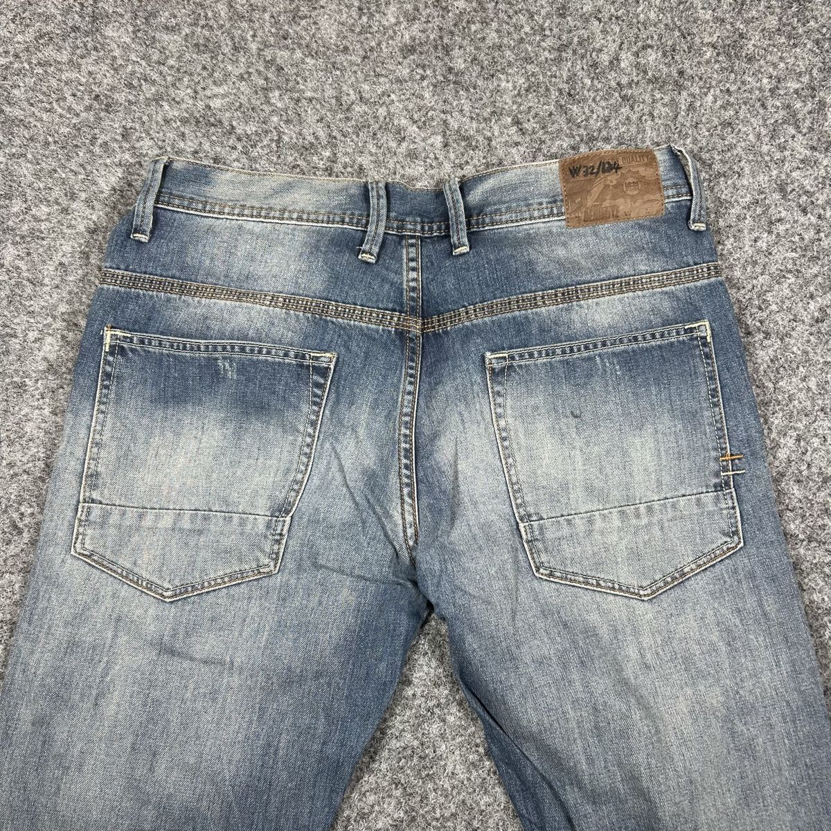 Jeans: Jeans W32 L34  – Nuovo (secondo la descrizione) da La Sagne NE venduto da Matlasape 1