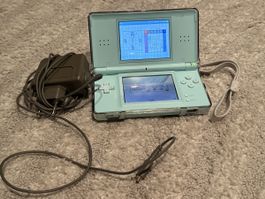 Nintendo DS Lite menthe avec chargeur et bracelet
