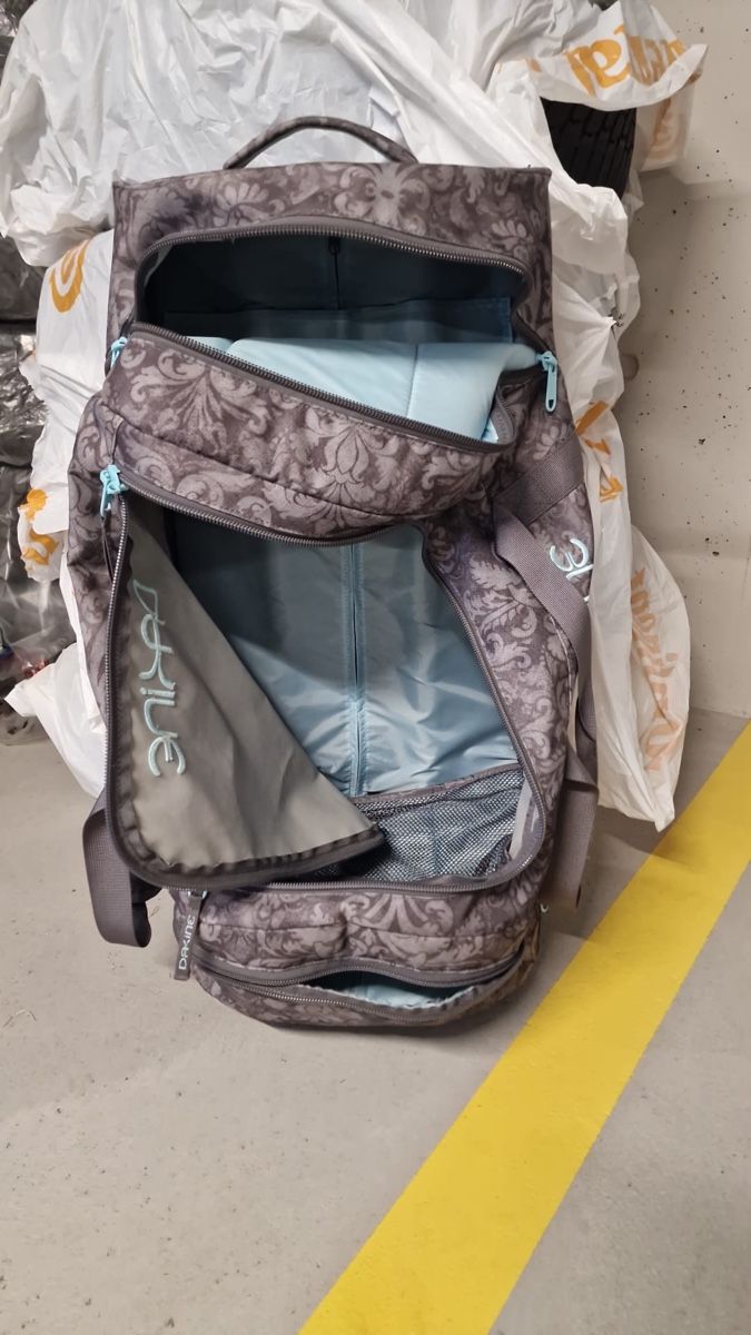 Dakine Reisekoffer: Koffer – Gebraucht aus Wald ZH von jul_q5j8