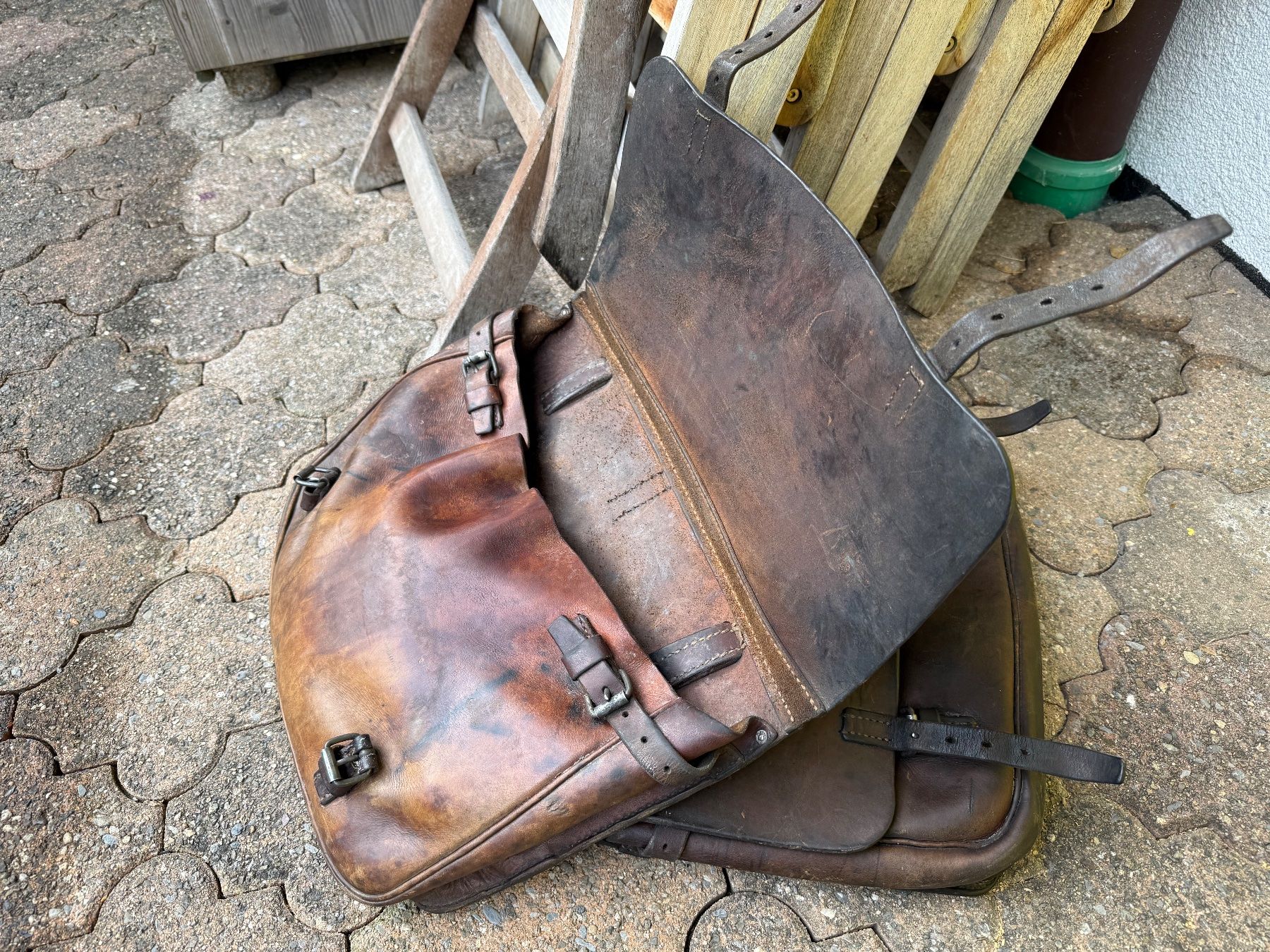 Schweizer Armee Taschen: Motorrad / Pferde Sacochen/Ledertaschen – Gebraucht aus Rothenthurm von norvil61 2