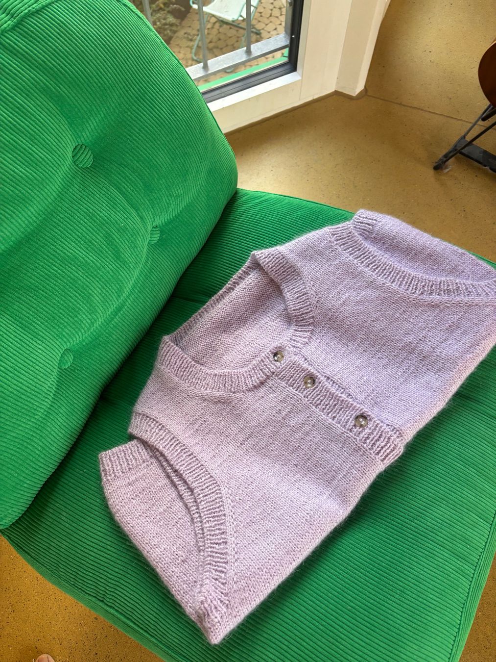 Pulls & Sweat-shirts: Handgestrickte lila Veste – Neuf (Voir description) à Winterthur par drande 1