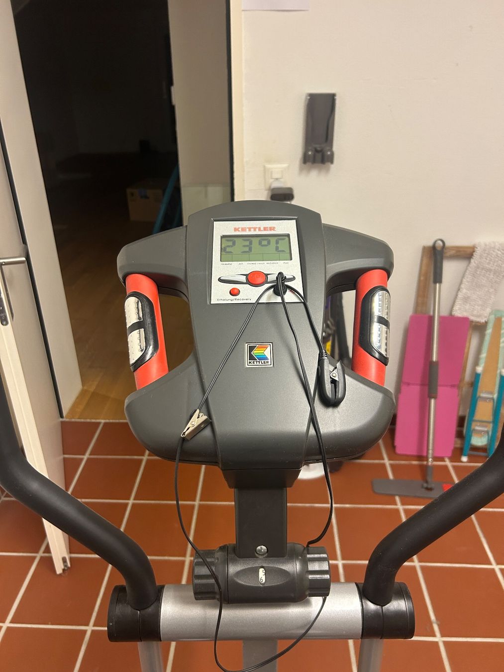 Vélos d'appartement: Heimtrainer Kettler Crosstrainer gebraucht – D'occasion à Oberwil-Lieli par Panda-Baer 2