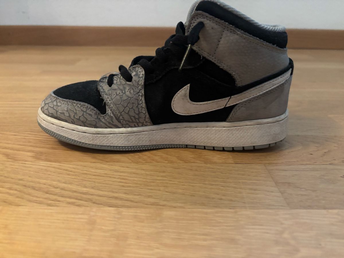 Jordan Schuhe für Jungen: Jordan 1 Mid Sneakers Grösse 37.5 gebraucht – Gebraucht aus Jona von rhy_vbc7 2