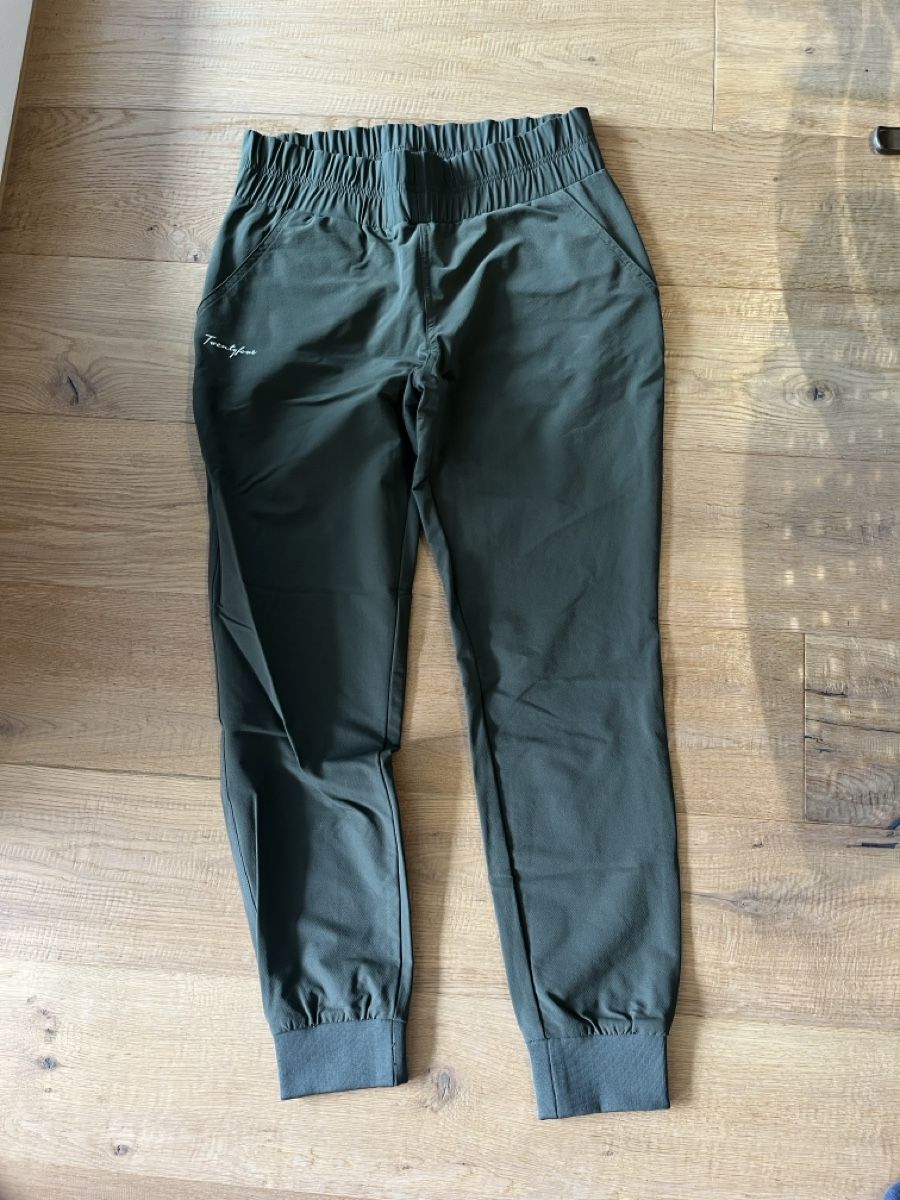 Pantaloni: Olivegrüne Wander-/Trainingshose von Twentyfour – Usato da Altdorf UR venduto da Jenny13