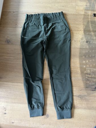 Olivegrüne Wander-/Trainingshose von Twentyfour