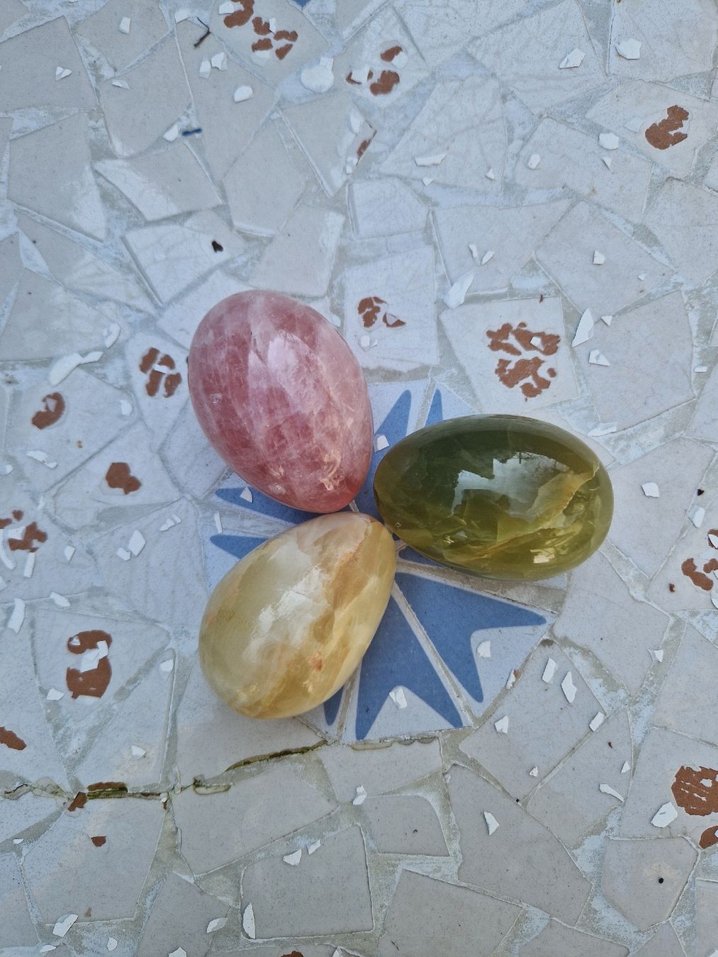 Edelsteine: 3 Deko-Eier aus Edelstein – Gebraucht aus Lachen SZ von janapolar
