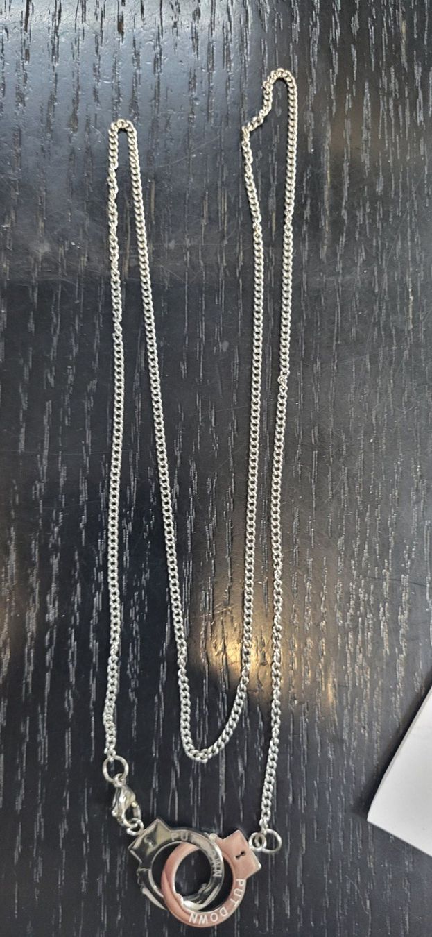 Catenine: Coole Halskette mit Handschellen-Anhänger, neu – Nuovo e nell'imballaggio originale da Figino venduto da MabaStore24 3
