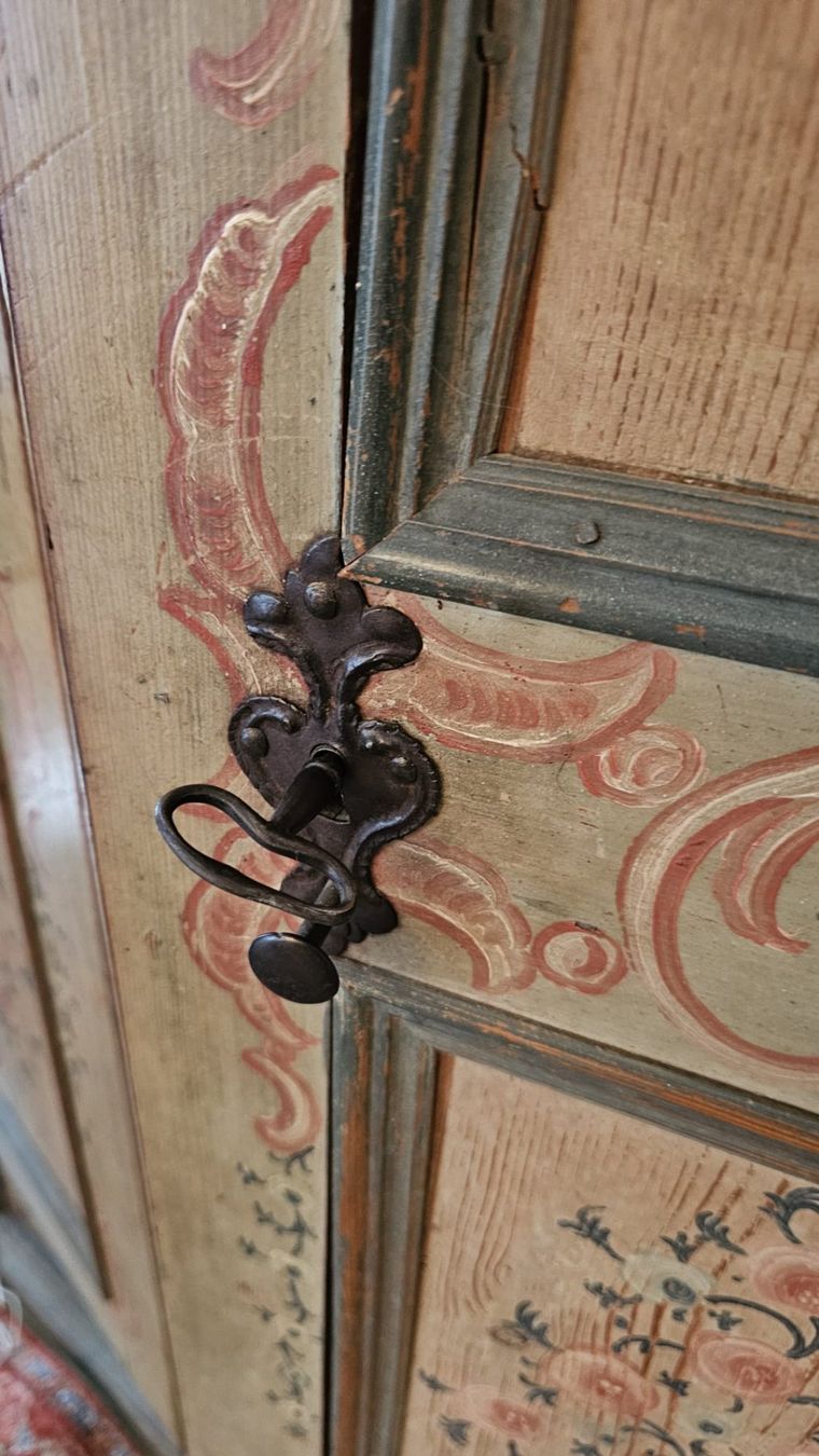 Armadi: bemalter Bauernschrank antik – Usato da Diessenhofen venduto da Osio 7