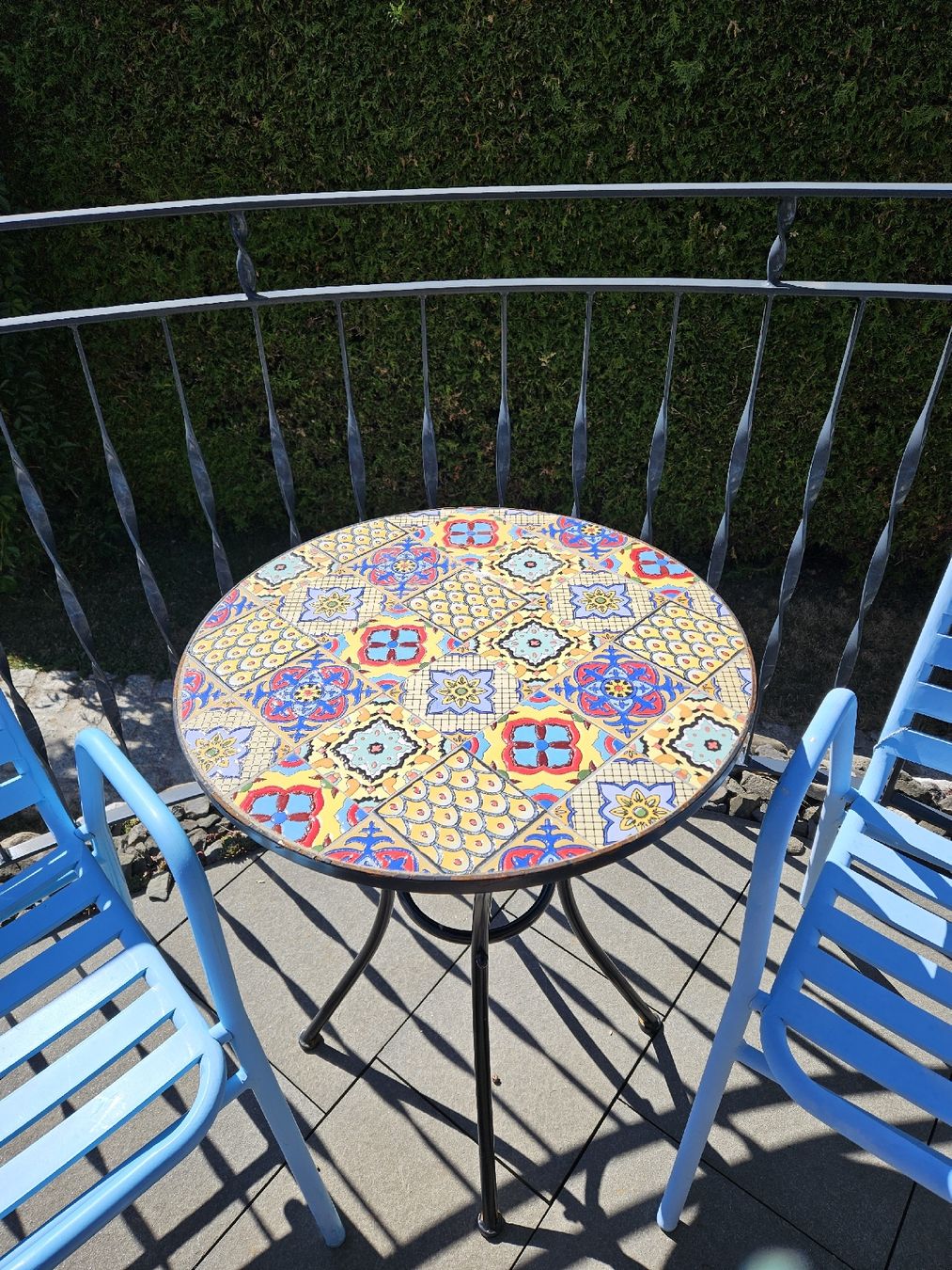 Set di tavolo e panche: Gartentischli und Stühle Set blau Mosaik – Usato da Menziken venduto da the_zw6x 1