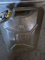 20L Militär Kanister und 5L Benzinkanister