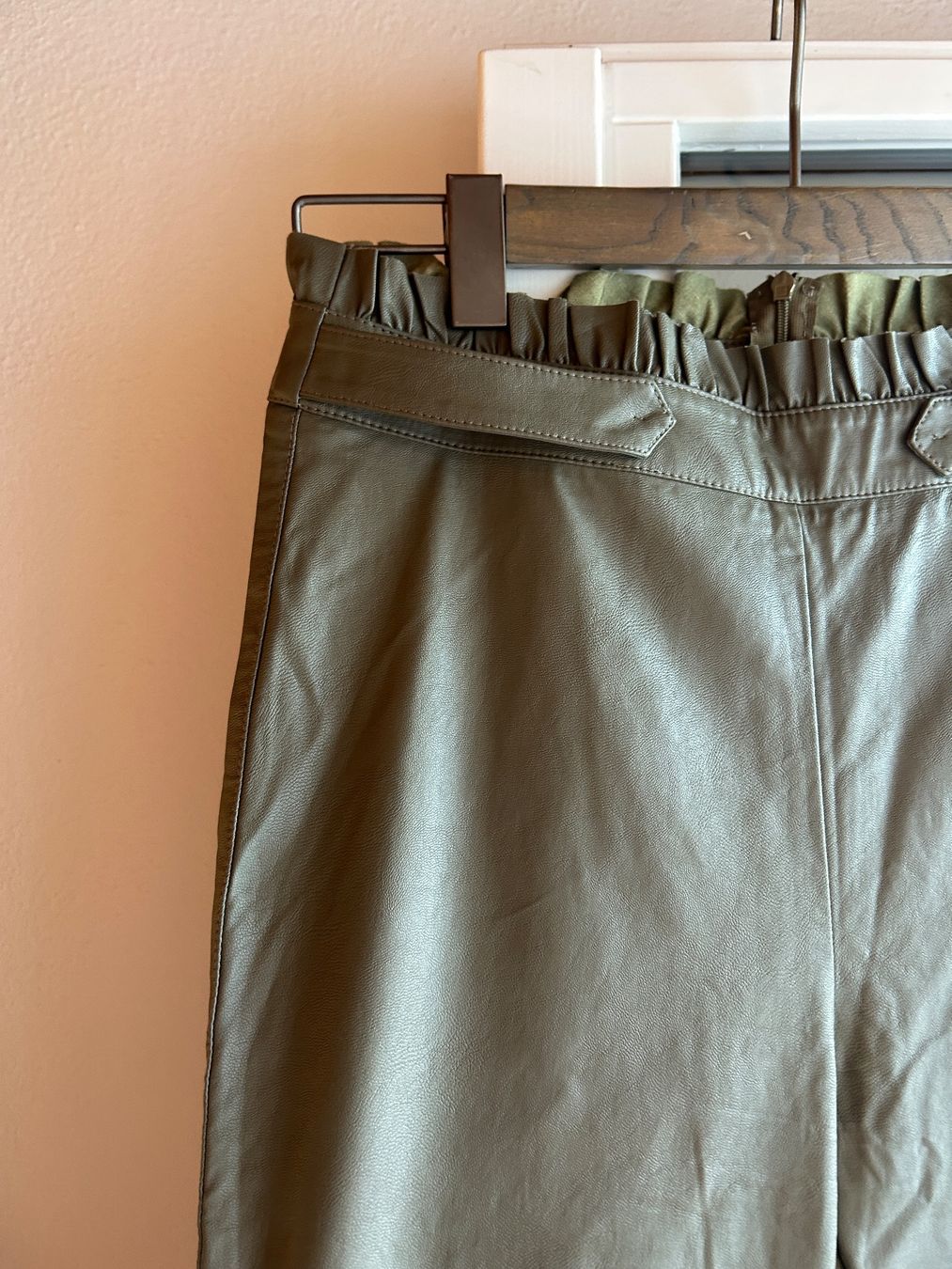 Pantaloni: YOOX Kunstleder Leggings - Gr. M – Usato da Illnau venduto da Monkky 6