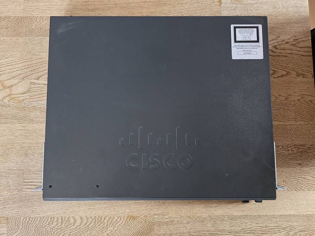 Hub & Switch: Cisco Catalyst WS-C2960X-48LPD-L + 2x SFP Module – Usato da Amriswil venduto da SaSag74