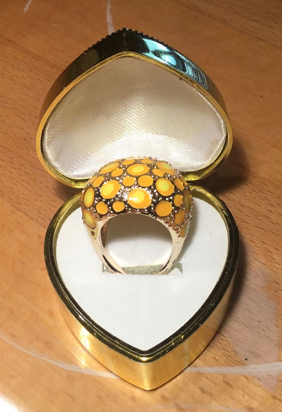 Anelli: Ausgefallener Ring mit gelben Elementen, neuwertig! – Nuovo e nell'imballaggio originale da Roggwil /BE venduto da elegance45 2