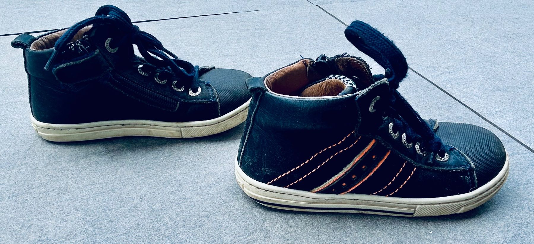Schuhe für Jungen: Halbschuh Develab, Grösse 26 – Gebraucht aus Riedholz von Abendsonne 2