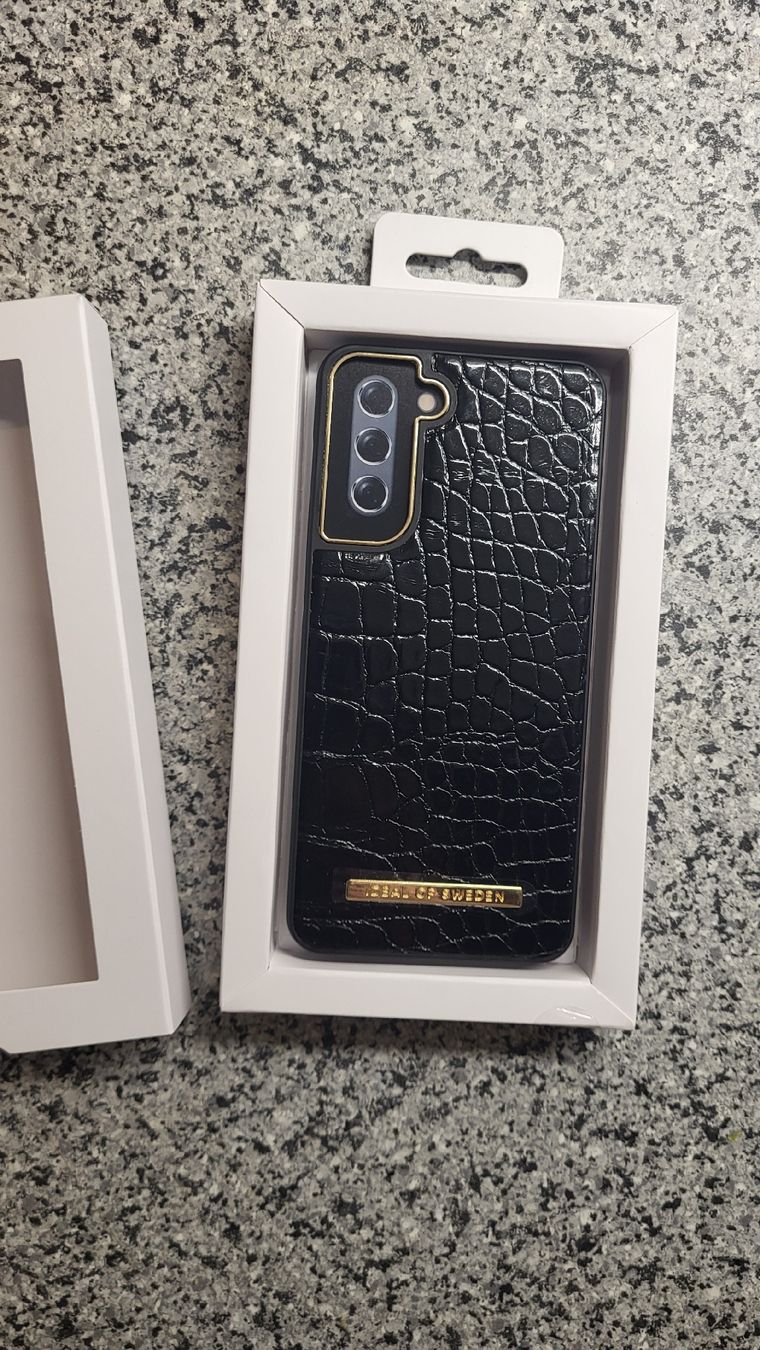 Samsung Cover & Protezioni schermo: Samsung Galaxy S21 cover – Nuovo e nell'imballaggio originale da Tesserete venduto da Cat_b 3