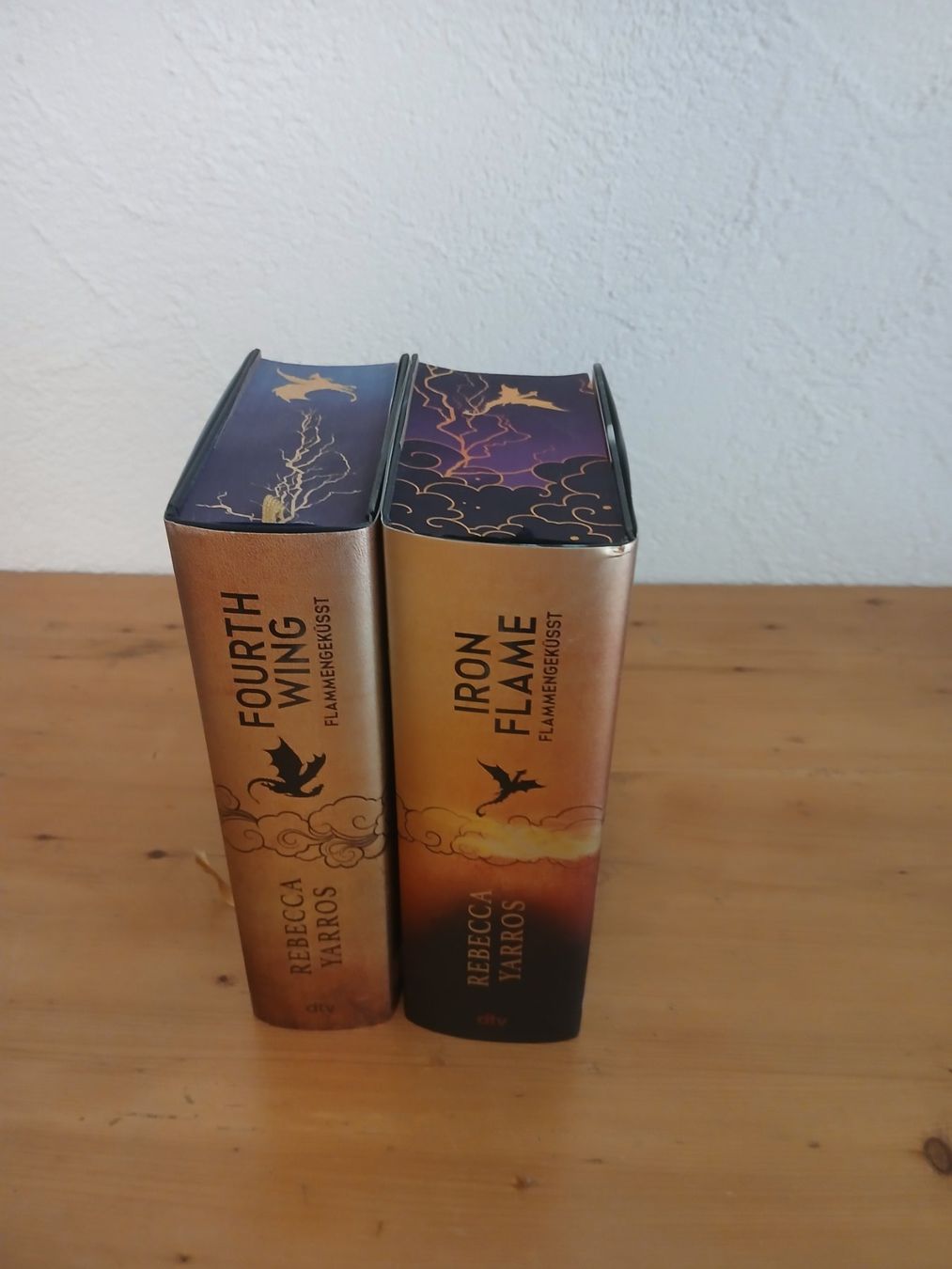Libri: Fourth Wing & Iron Flame mit Farbschnitt – Usato da ennetmoos venduto da Andy770098 1