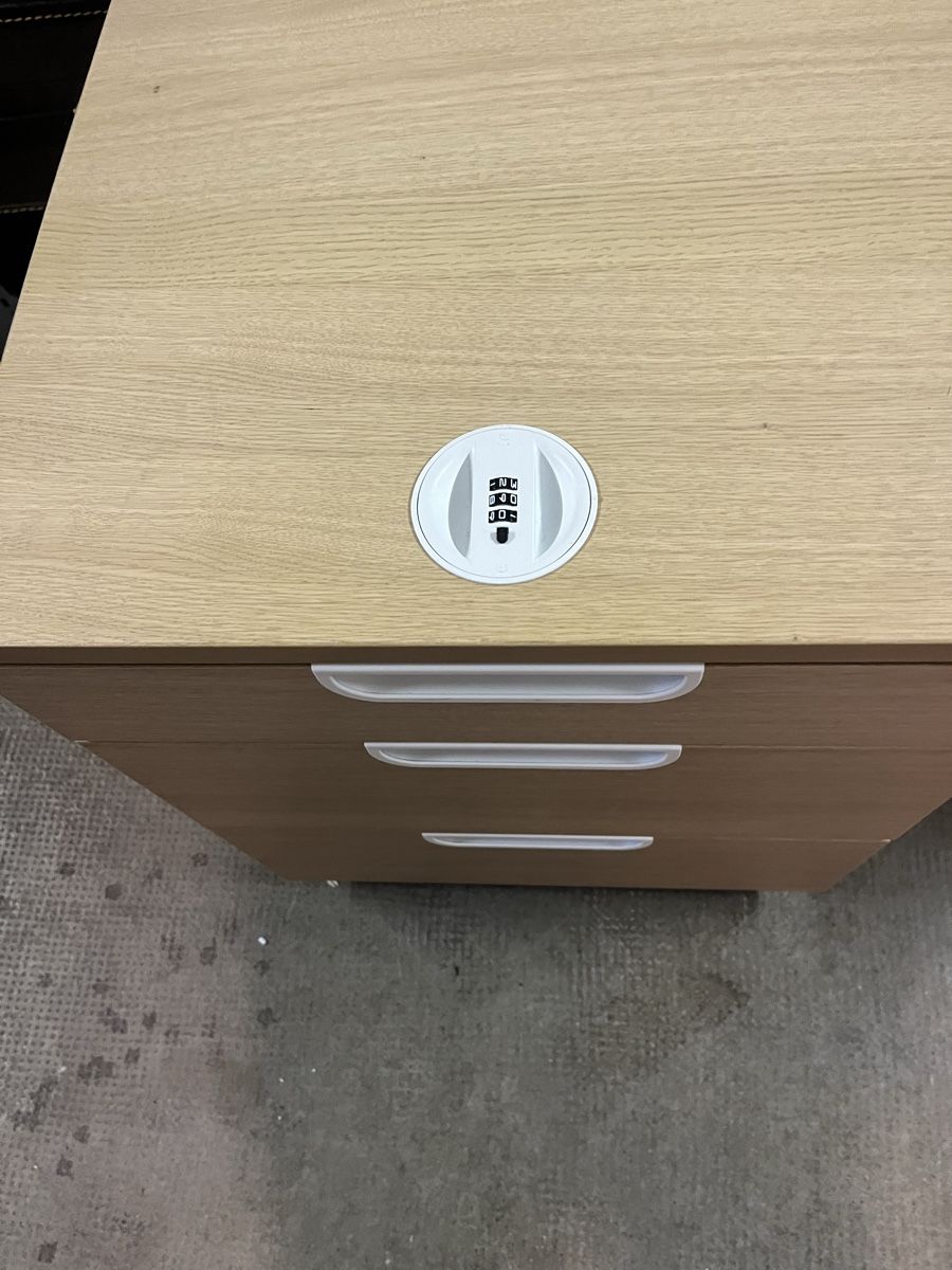 Ikea Armadi: Büro Möbel Ikea abschliessbar – Usato da Burgdorf venduto da kla_r5tf 1