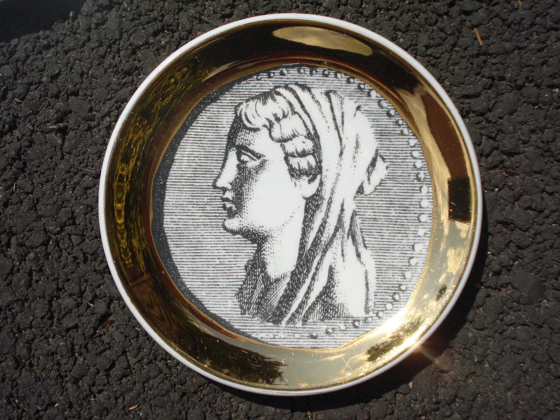 Fornasetti Assiettes: Fornasetti "Monete" – D'occasion à Basel par art.basel 1