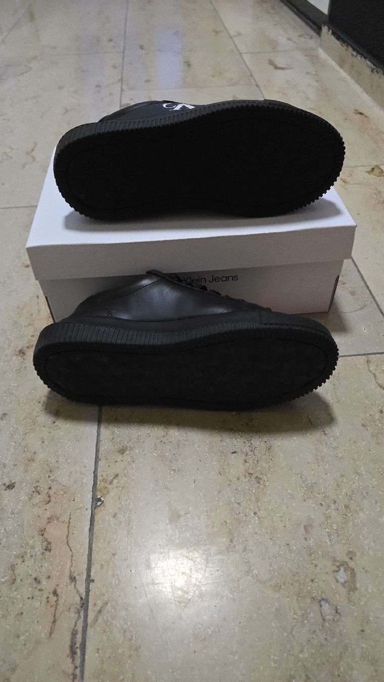 Calvin Klein Scarpe da uomo: Schwarze Calvin Klein Sneaker Grösse 36 – Nuovo (secondo la descrizione) da Aristau venduto da rap_6nvq 1