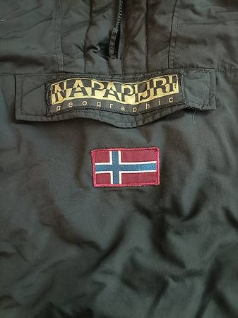 Giacca Napapijri originale ? Taglia S