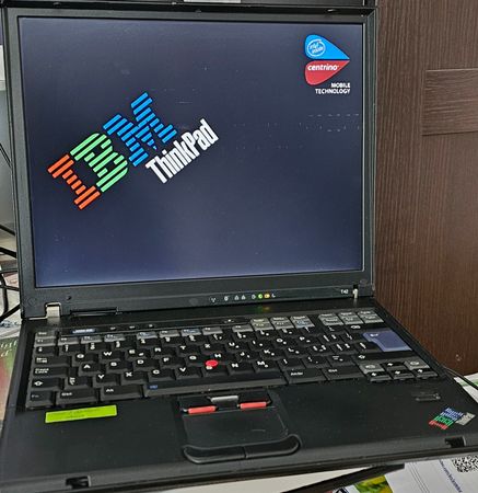 IBM ThinkPad T42 avec Dockinstation et lecteur disquette 3.5