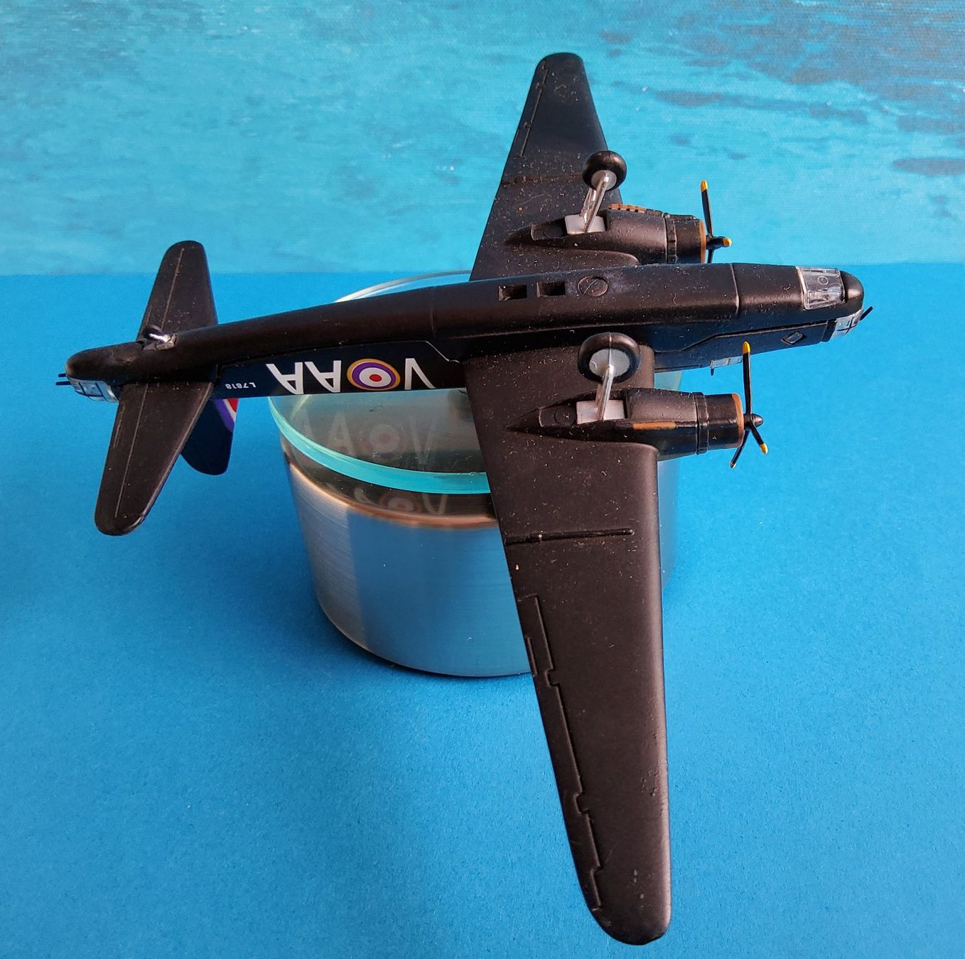 Modellbausätze & Standmodelle: Modellflugzeug "Vickers Wellington" 1/144 L7818 – Gebraucht aus Grüningen von VENOM59 4