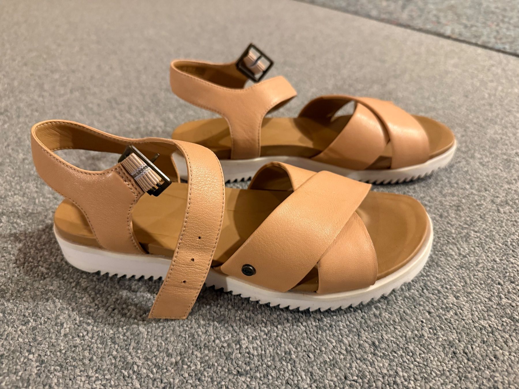 Ugg Scarpe da donna: UGG Sandalen Damen Leder 38.5 – Usato da Boppelsen venduto da cha_ 1