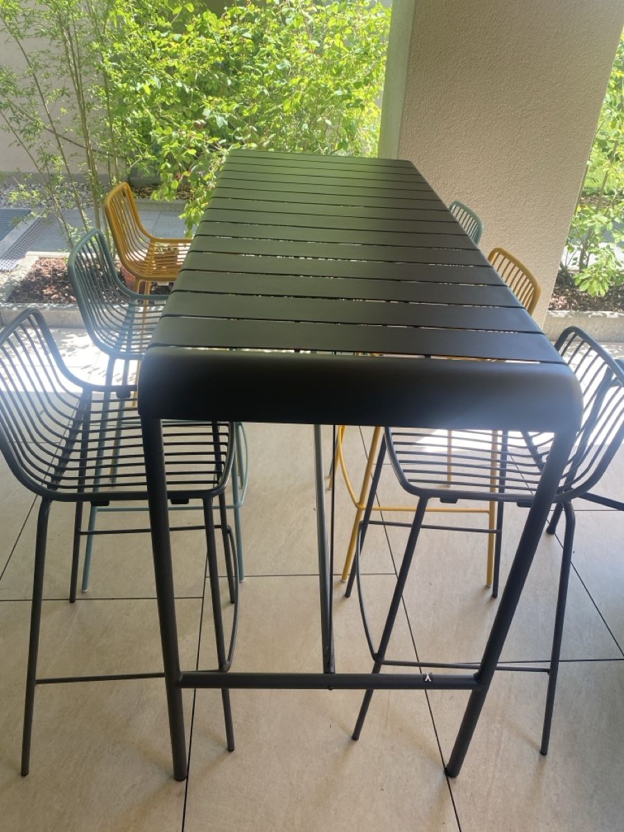 Tables: Bartisch + 6 Barstühle, Outdoor Set, Top! – D'occasion à Rothenburg par viola.lena