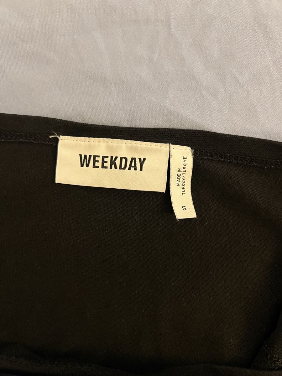 Weekday Tops: Shirt Weekday schwarz Grösse S – D'occasion à Zürich par sop_xbd7 2