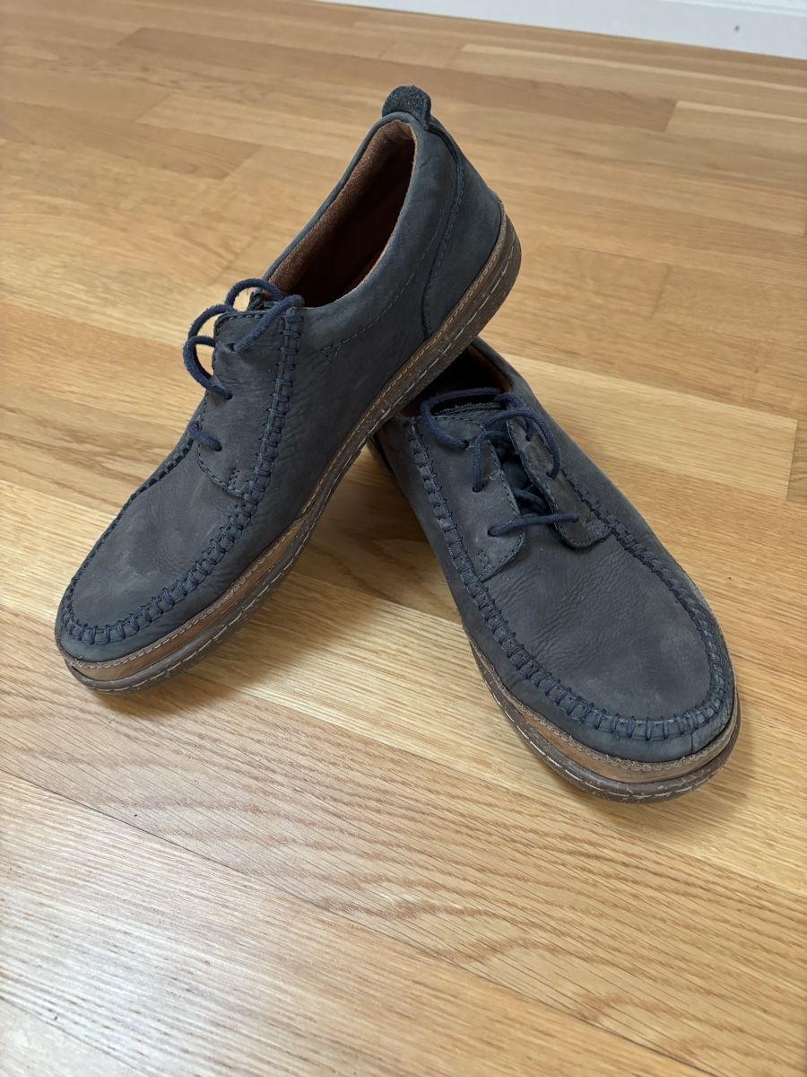 Clarks Herrenschuhe: Clarks Wildleder Sneaker dunkelblau Grösse 42 – Gebraucht aus Bettwiesen von ras_9rk9