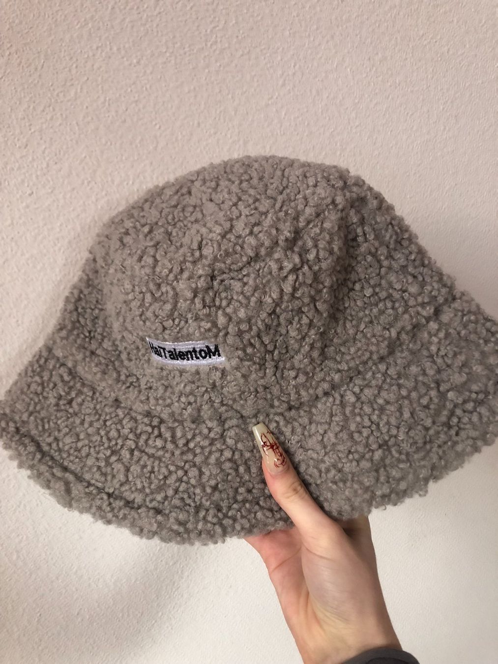 Copricapi, berretti & cappellini: Grey teddy fur hat – Usato da Bulle venduto da sop_ct6x 1