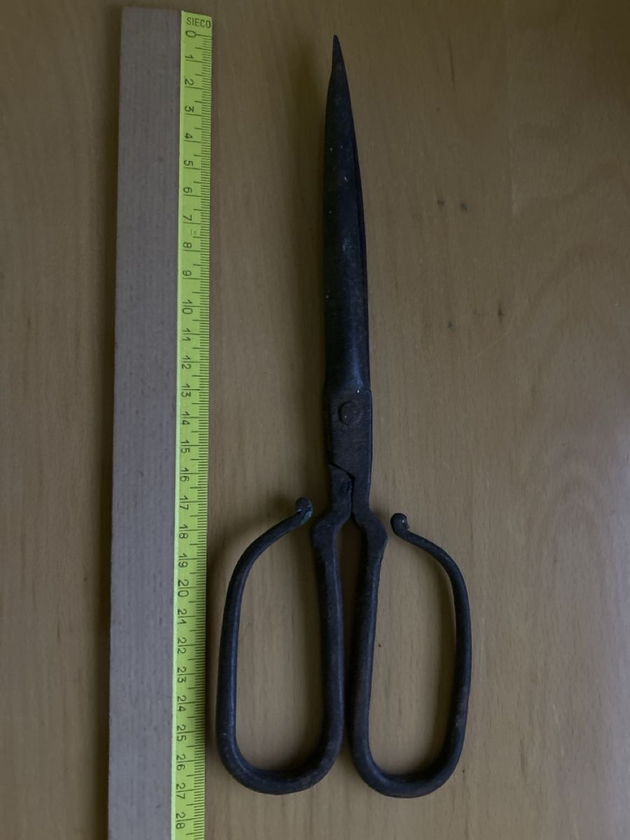 Tutte le decorazioni: Alte, antike Schere, ca. 28 cm lang, rustikal und speziell – Usato da Bretzwil venduto da Artist6 2