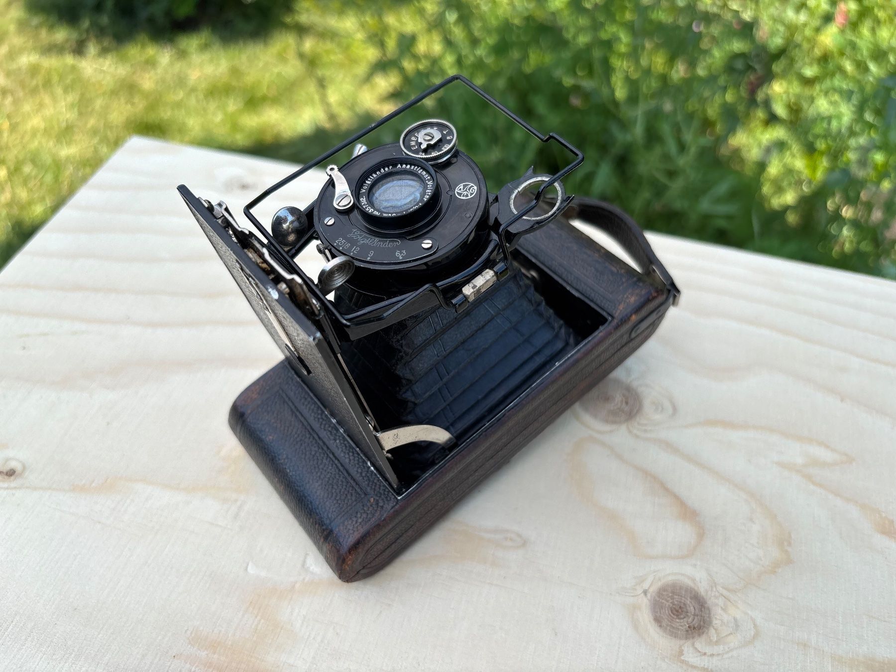 Voigtländer Fotocamera: antike Voigtländer Kamera – Usato da Feldbach venduto da Olive1 3