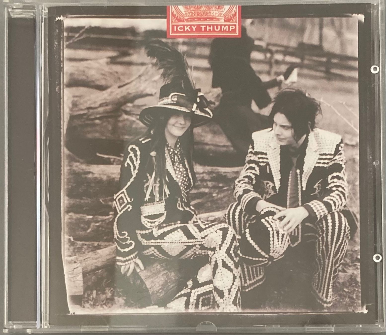 CDs: THE WHITE STRIPES - ICKY THUMP – D'occasion à Poliez-Pittet par Newtown-Records
