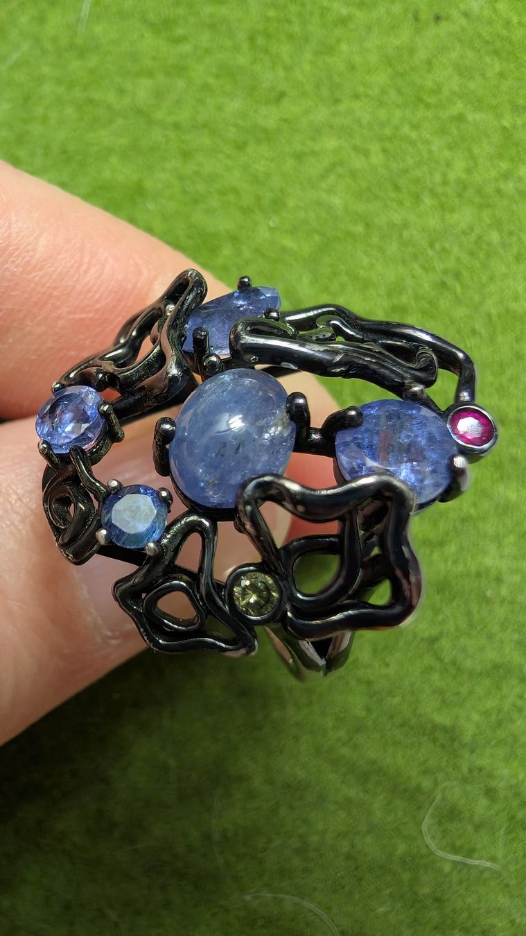 Anelli: Designer Künstler Ring. Silber mit Edelsteinen – Usato da Untervaz venduto da Lyraia 1