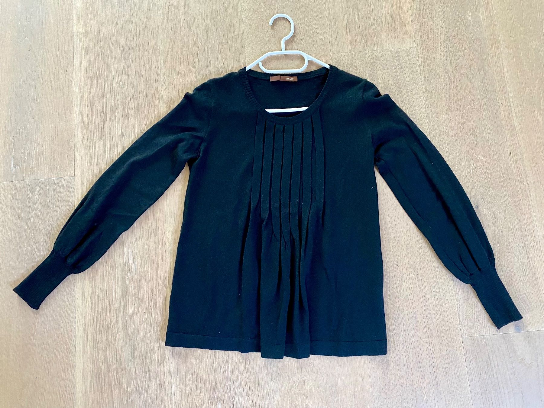 Bally Pullover & Sweatshirts: Neuwertiger schwarzer Bally Pullover Grösse 36 – Gebraucht aus Winkel von Flyhy2020 1