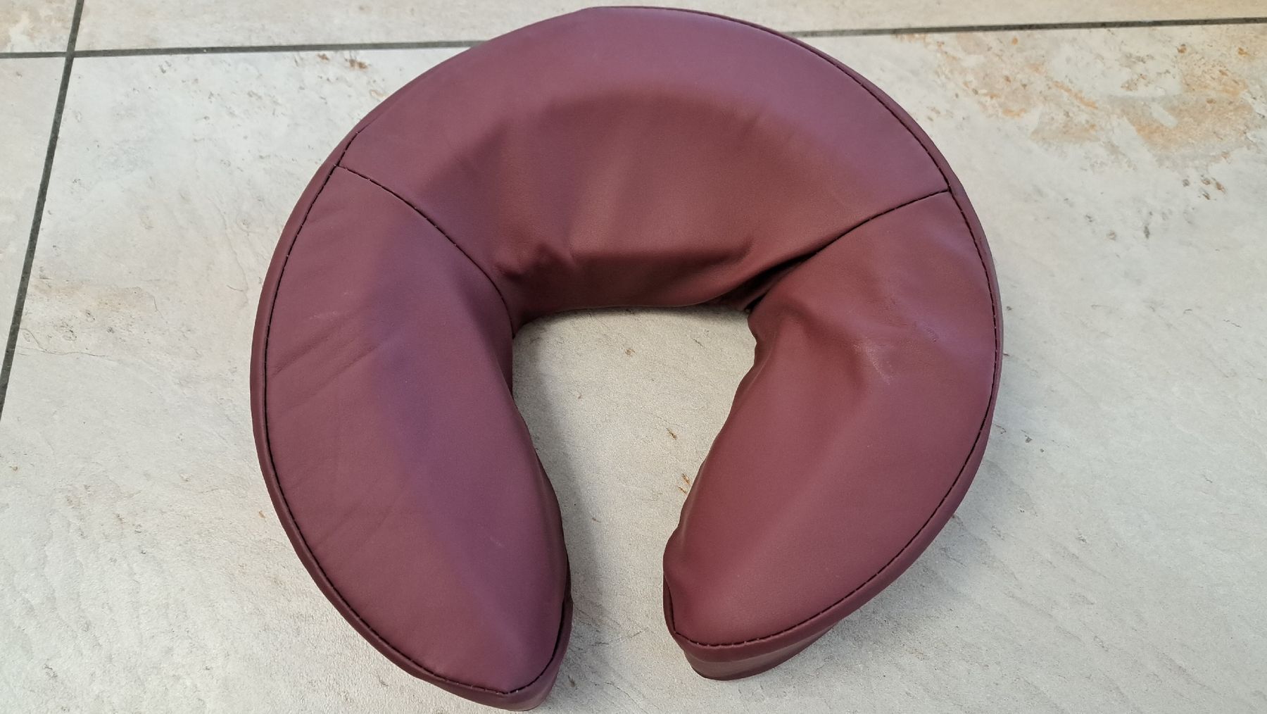 Cuscini: Cuscino Massaggi Testa/Collo ergonomico-Comfort Assoluto! – Nuovo (secondo la descrizione) da Etziken venduto da Mirantema
